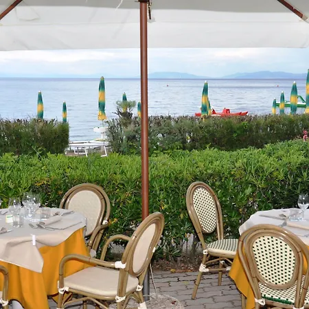 Le Acacie كابوليفيري